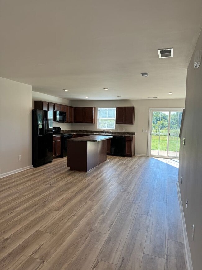 Photo - Price & Location!