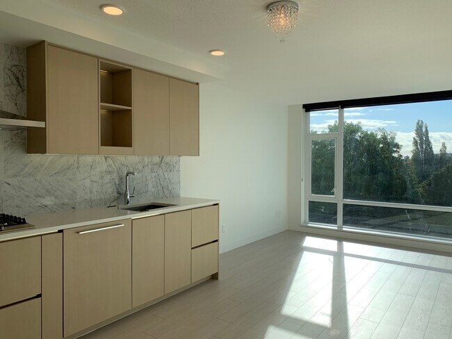 Photo - 708-8800 Hazelbridge Way Unité 708