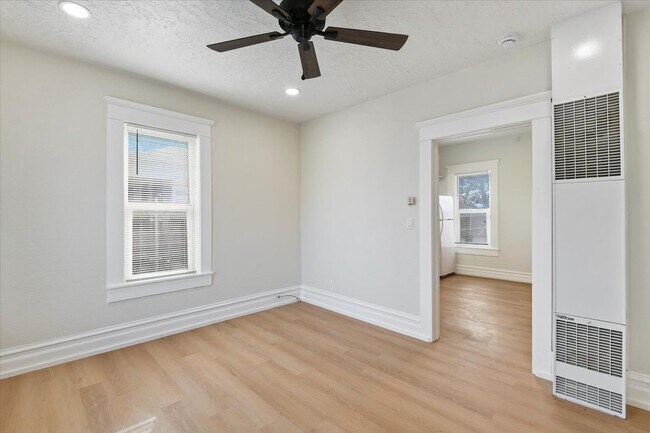 Photo - 309 N Commercial Ave