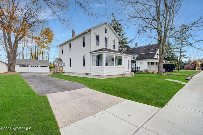 Photo - 448 Monmouth Rd