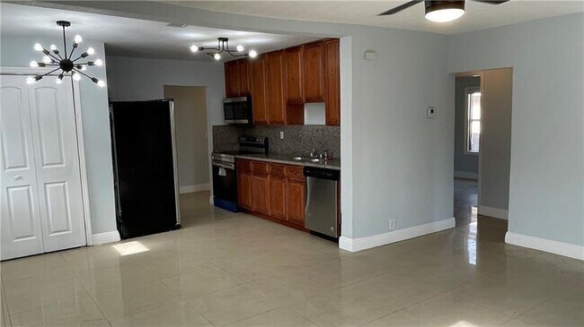 Photo - 163 SW 5th St