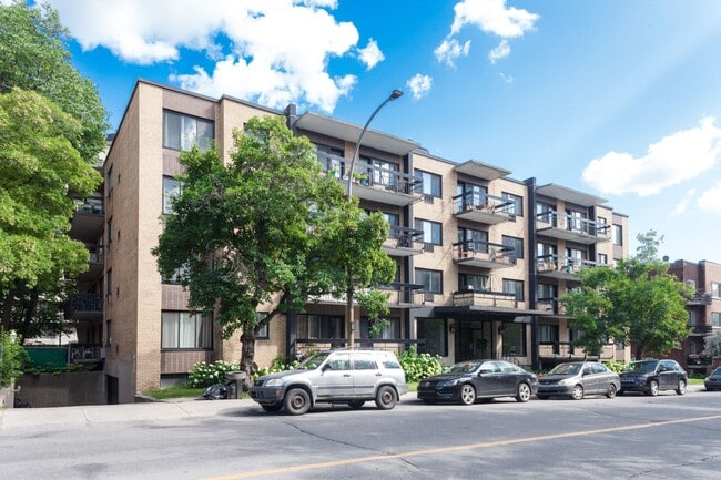 Building Photo - 2400 Av. Van Horne Unit 403