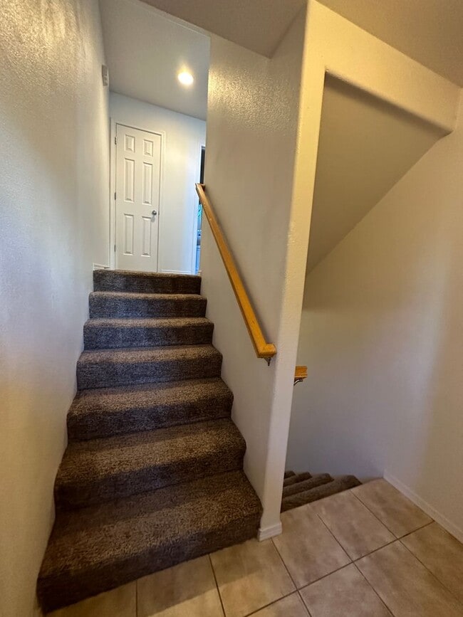 Photo - Spacious 2 bed/2.5 bath with bonus room townhome off Road 68