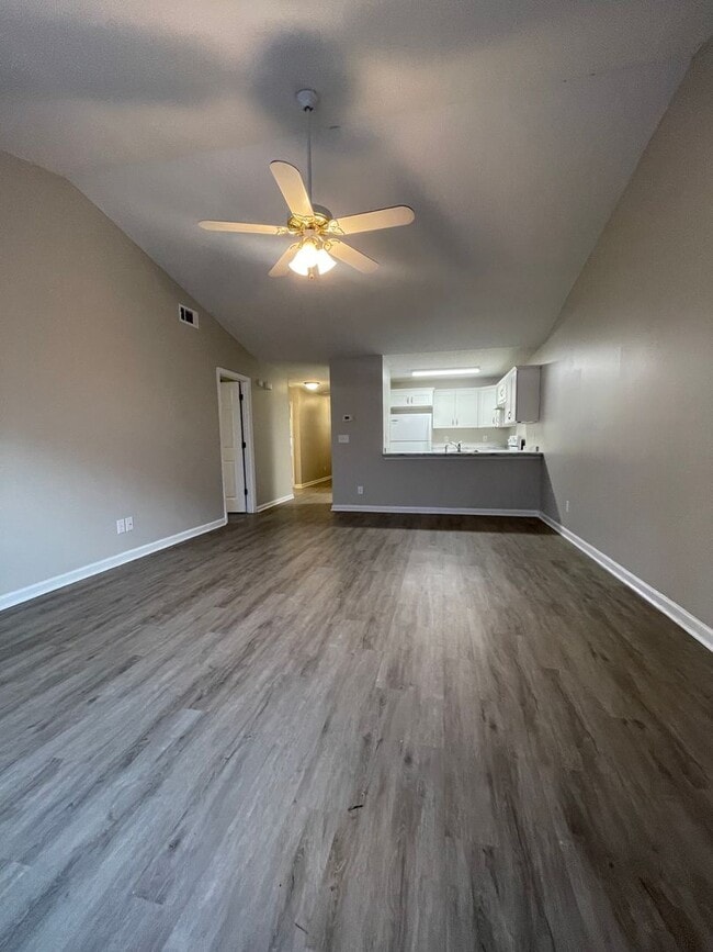 Photo - 185 Leeswood Cir