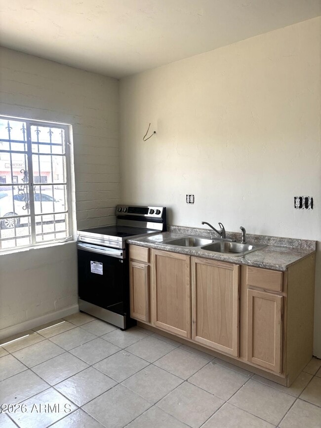 Photo - 1341 F Ave