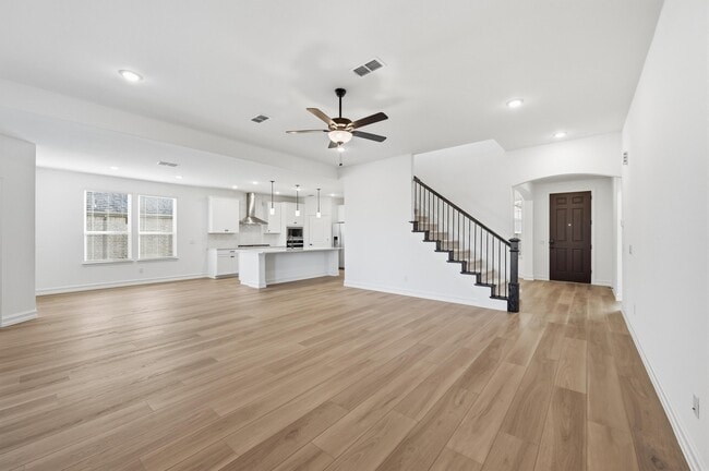 Photo - 765 Brozgold Ave