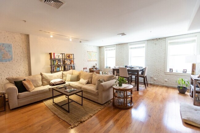 Building Photo - 57 N Washington St Unit 2B