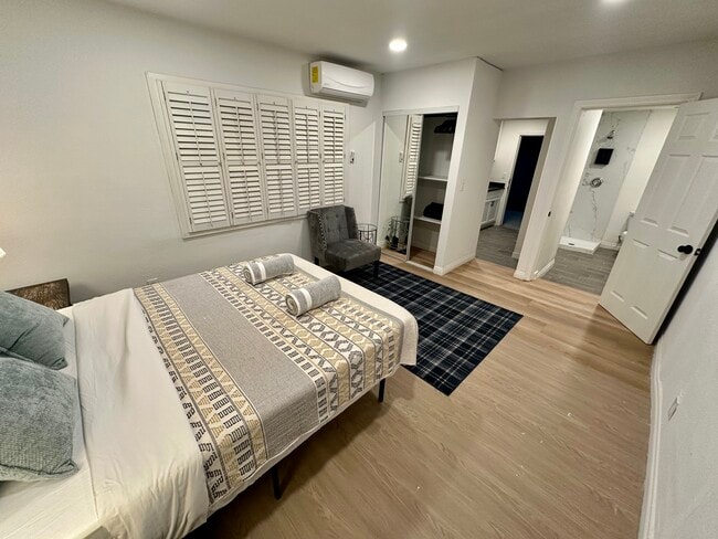 Photo - 3030 Plaza St