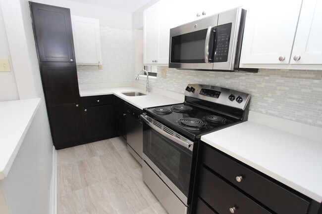 Building Photo - BENTLEY APARTMENTS -- 021