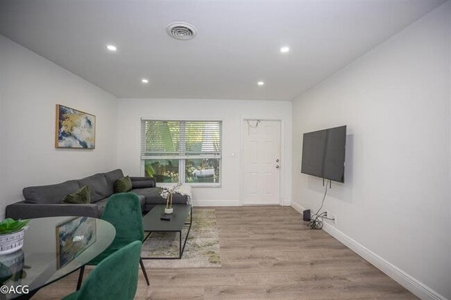 Photo - 19 NE 16th St