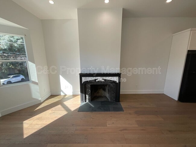 Photo - 182 Los Olivos Ave
