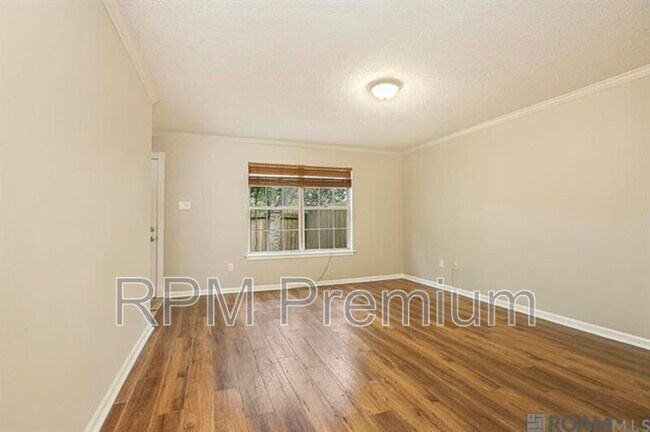 4625 Parkoaks Dr Unit #33