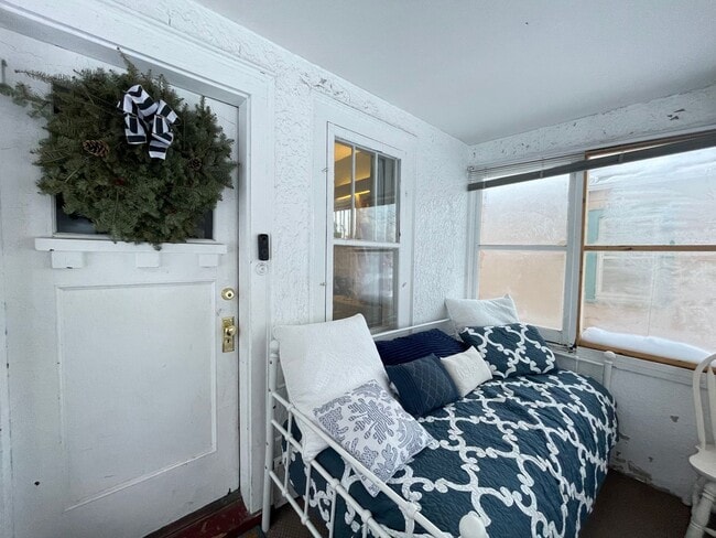 Photo - AVAILABLE JUNE 1st - 2 Bed 1 Bath Near Campus