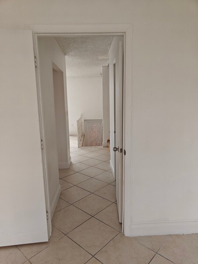 Pasillo - 4156 W 10th Ln