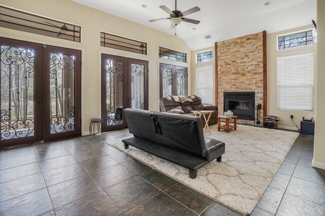 Photo - 22 Twinstone Cir