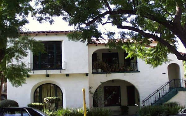 Building Photo - 909 1/2 S Wooster St Unit 9091/2
