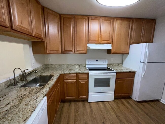 Photo - 3BD 2.5BA End Unit Townhome