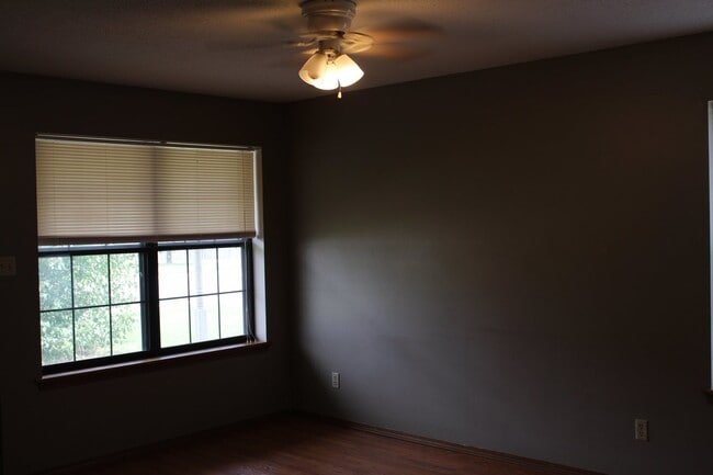 Photo - 3-bedroom house close to tech!