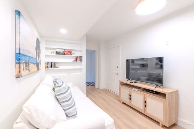 Photo - 10 Lemoyne Ave Unit ID1322533P