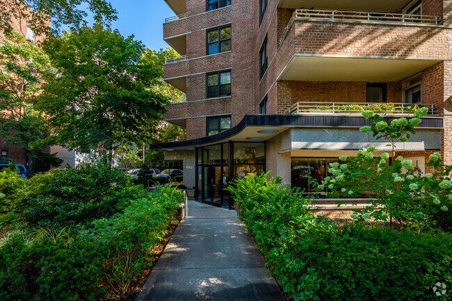 Photo - 1818 Newkirk Ave