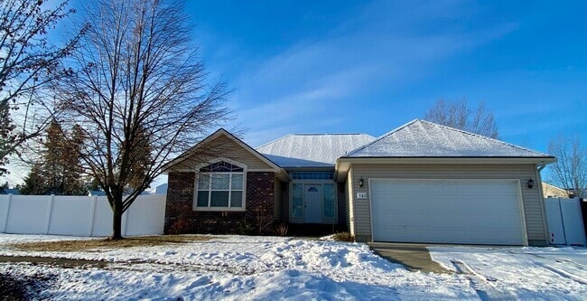 Building Photo - Beautiful home in highly sought after CDA ...