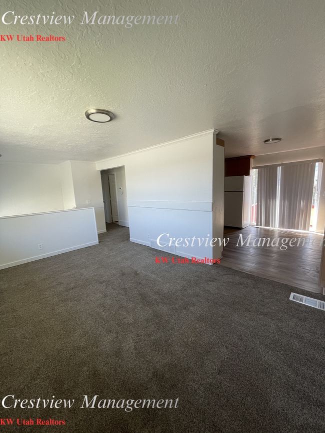 Photo - Spacious Home in Magna – Convenient Location! 1st month's rent free!