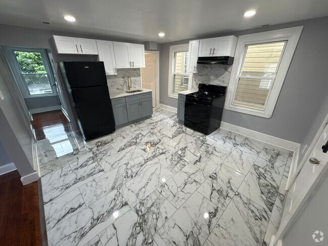 Building Photo - 15 Hallock St Unit 2A Rental