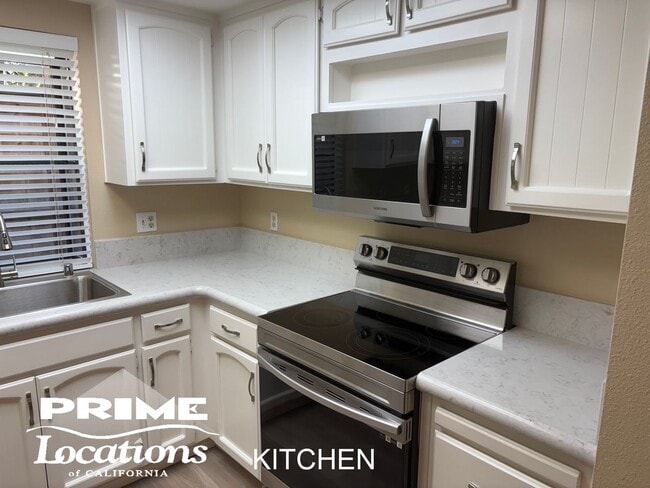 Photo - Updated Roseville 2 bedroom 2 bath Gem