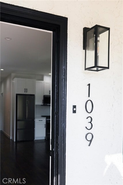 1033 Gladys Ave