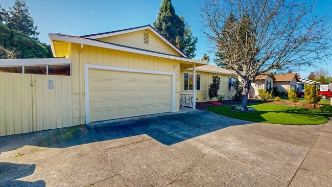 Photo - Charming 3 Bedroom 2 Bathroom Home with Pool!