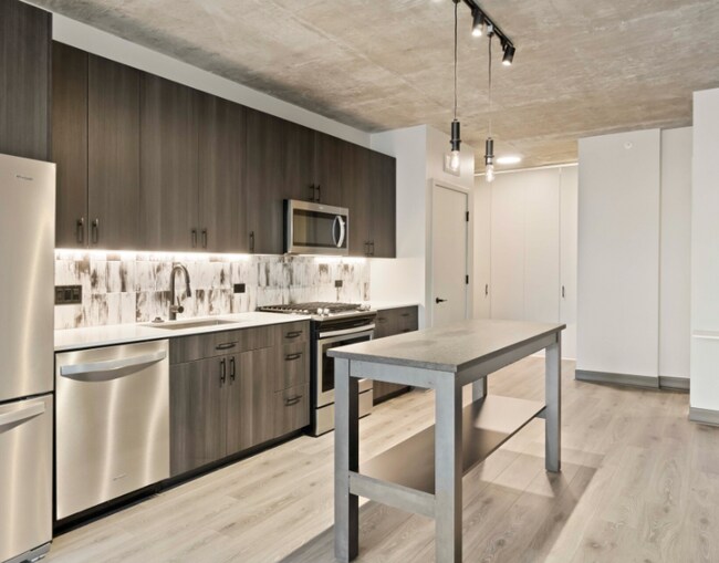 Photo - 1333 W Lake St Condo
