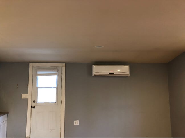 Photo - 18953 Bessemer St Apartamentos