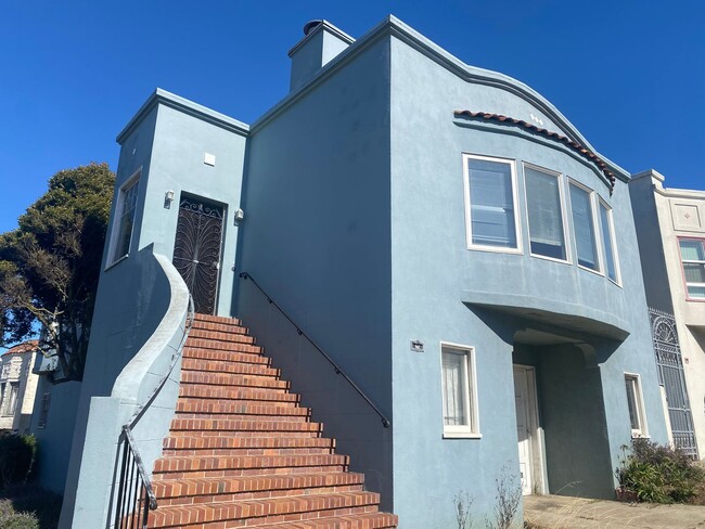 Photo - Epic REA - Spacious Light-filled Corner House 4BD/ 2BA