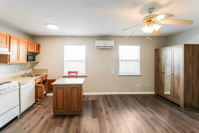 Building Photo - 610 Avenue H Unit 4