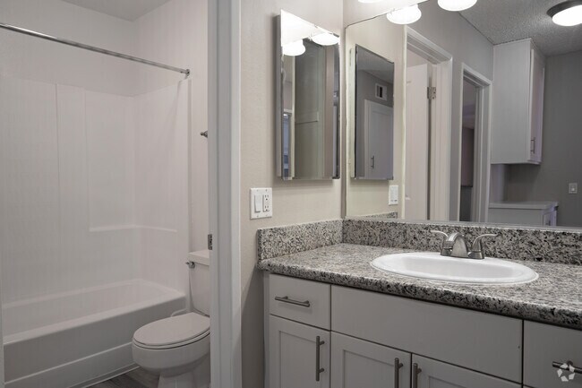 1BR, 1BA - 780 SF