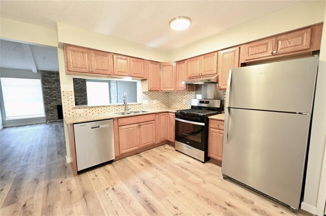 Photo - 210 W William Cannon Dr Townhome