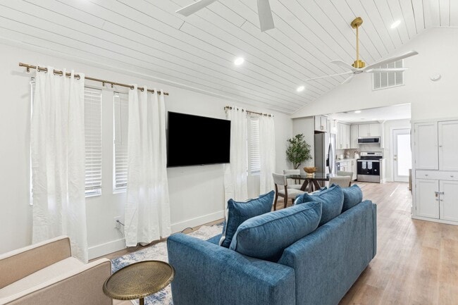 Building Photo - Charming Lowcountry Home for Rent on Edisto Island