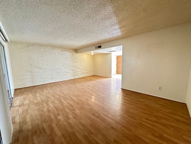 Photo - 2 Bed/2.5 Bath Townhome in Central Tucson!