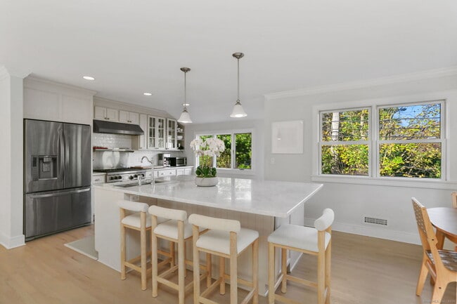 Building Photo - 6 Meadowbank Rd