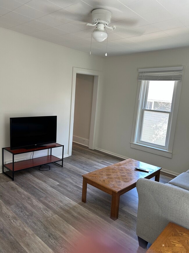 Photo - 1425 3rd Ave S