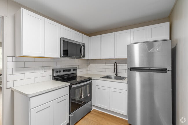1BR, 1BA - 625SF - Kitchen