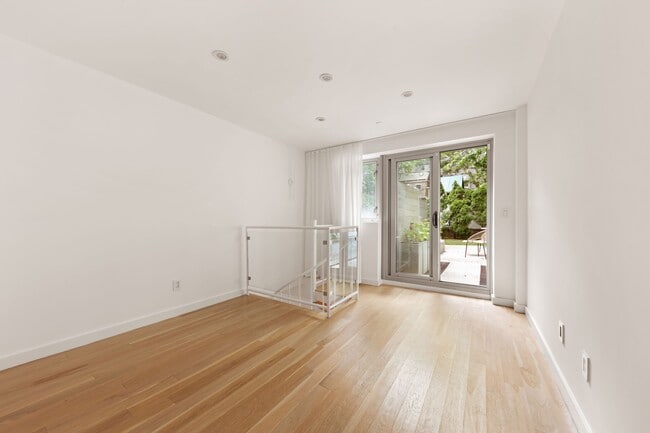 Building Photo - 236 N 7th St Rental