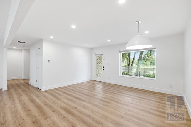Photo - 2703 Burleson Rd