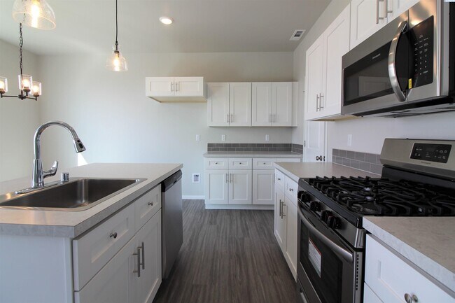 Photo - 3 Bed/2.5 Bath West Pasco Townhouse
