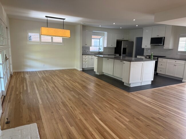 Photo - 9344 Valjean Ave