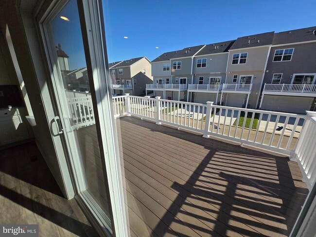 Photo - 1328 Red Clover Ln