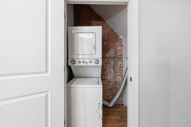 Photo - 1942 Unit 1942-1