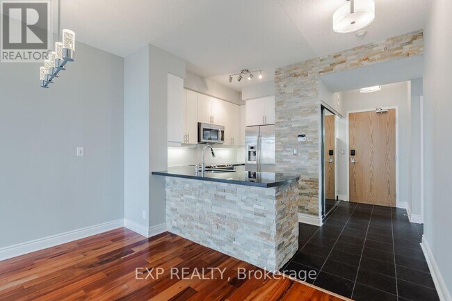 Photo - 1900 Lake Shore Blvd W Unit LPH07