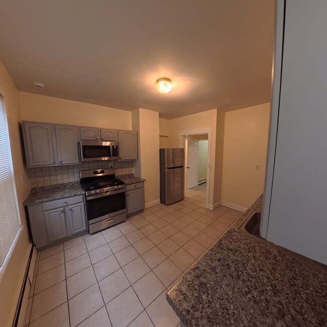 Building Photo - 140-142 Lorraine St Unit 140