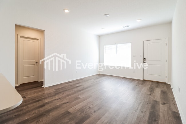 Photo - 121 Jasmine Ct